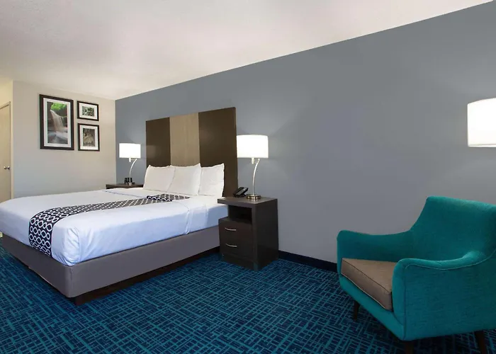 La Quinta Inn & Suites By Wyndham Peru Starved Rock St Park