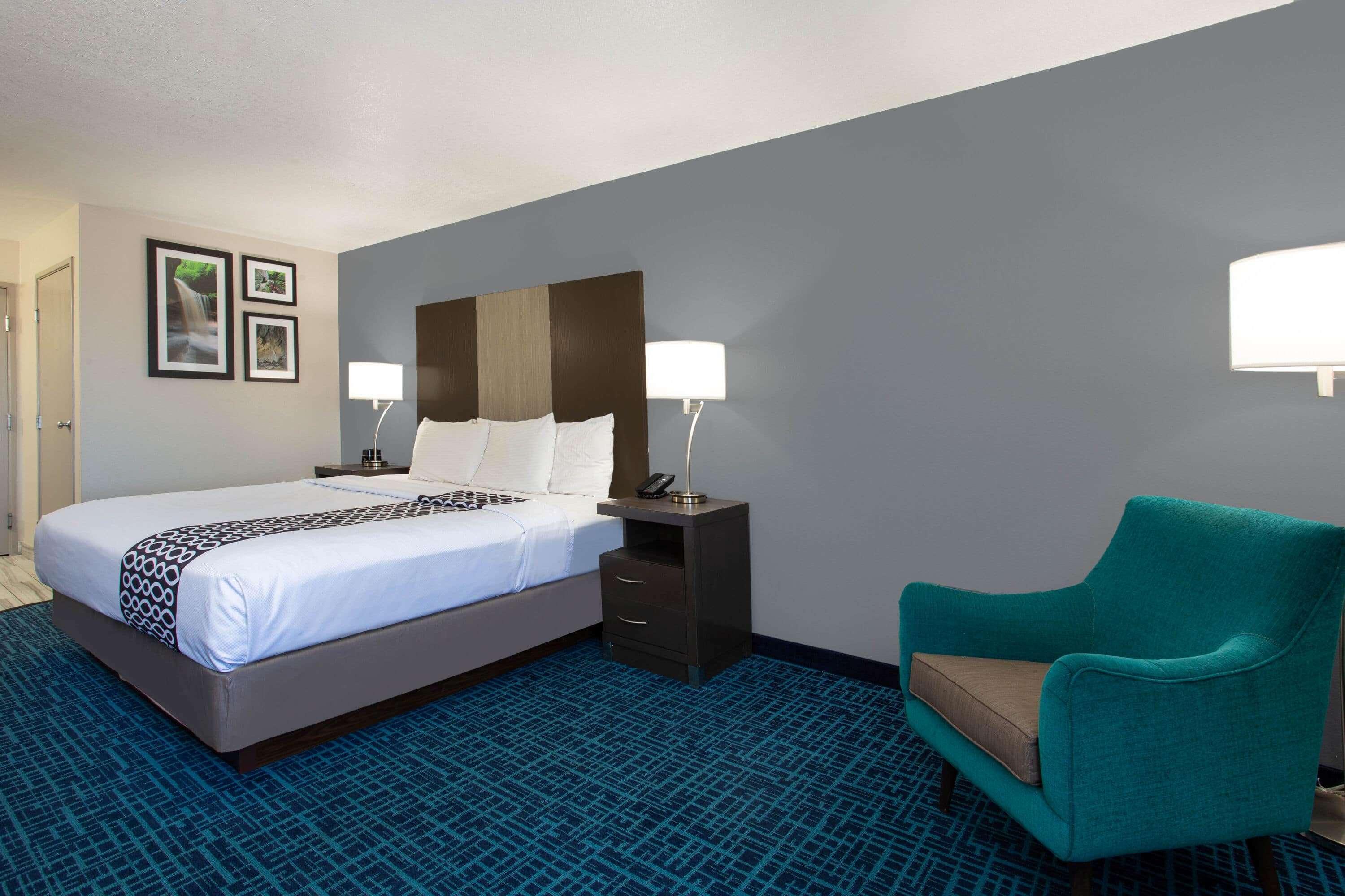 La Quinta & By Wyndham Starved Rock St Park Hotel