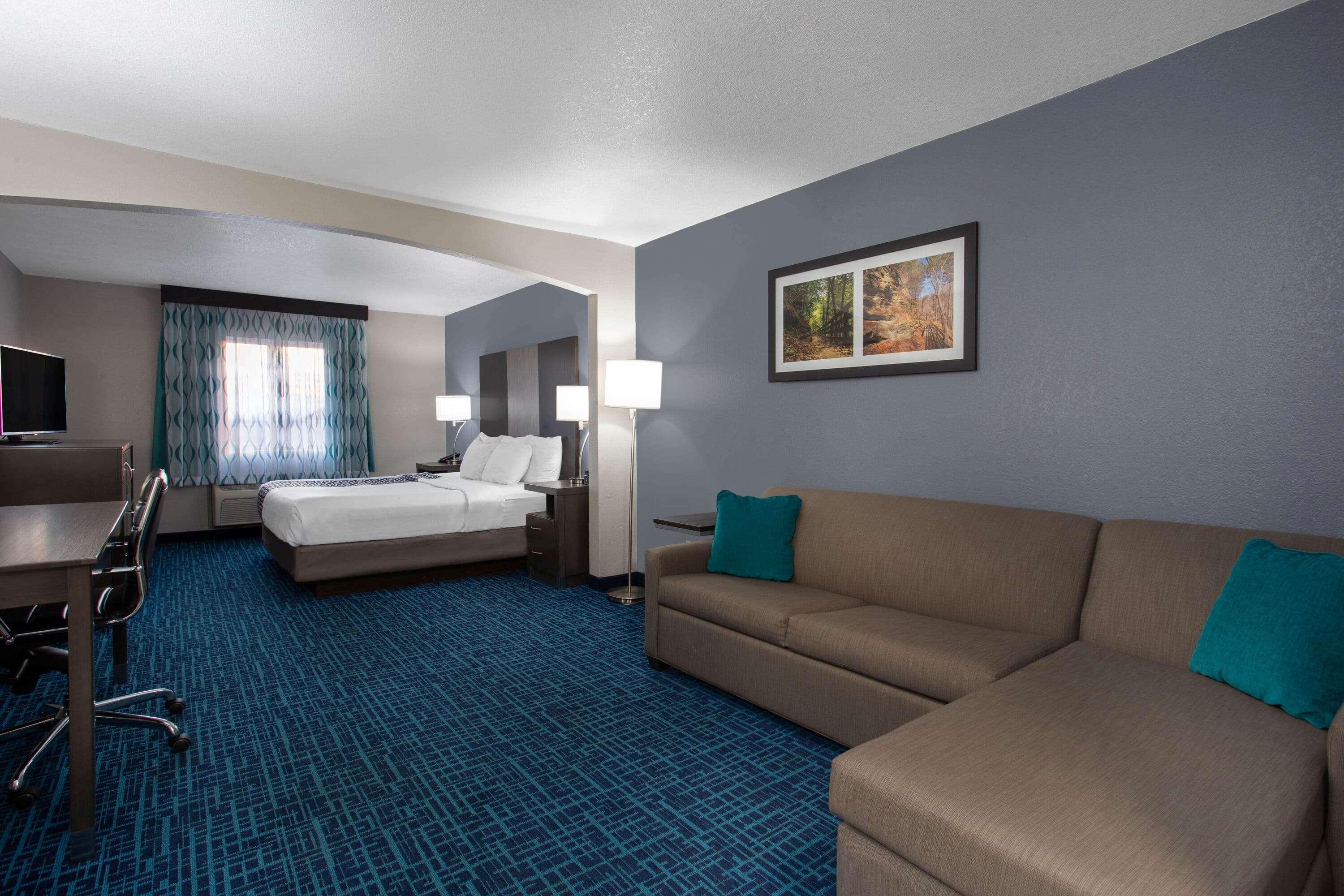 La Quinta & By Wyndham Starved Rock St Park Hotel