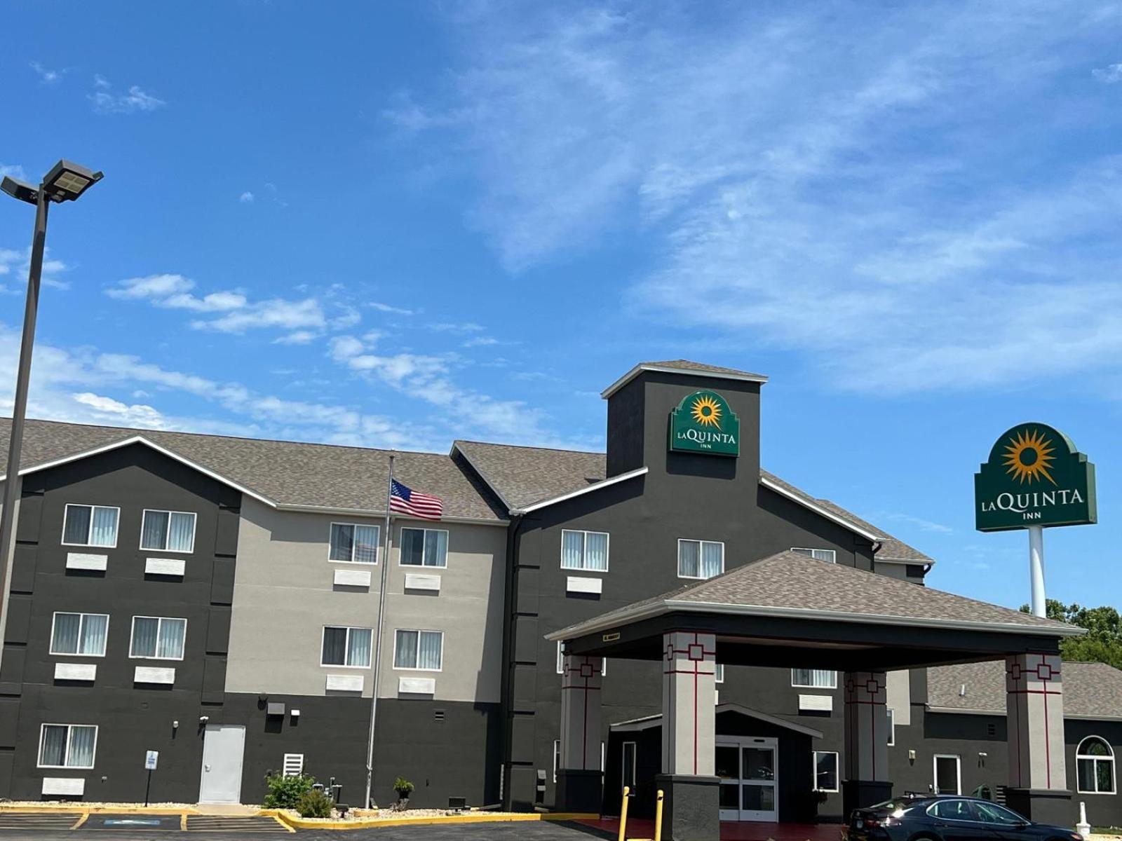 La Quinta & By Wyndham Starved Rock St Park Hotel