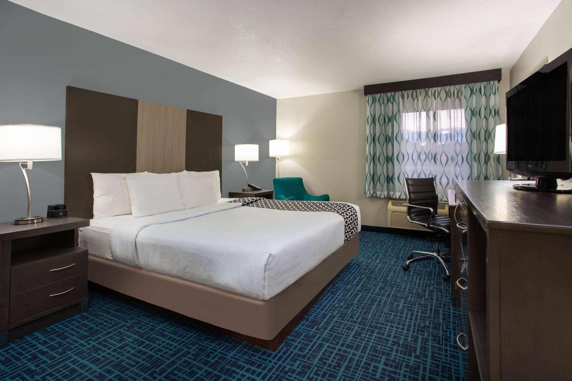La Quinta & By Wyndham Starved Rock St Park Hotel
