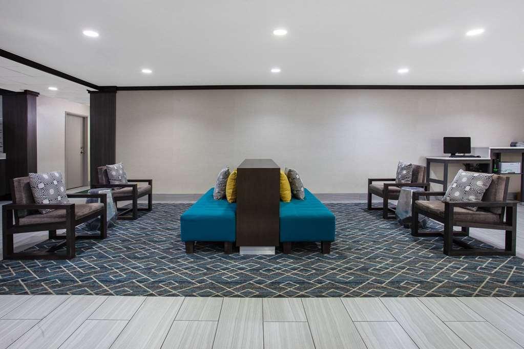 La Quinta & By Wyndham Starved Rock St Park Hotel