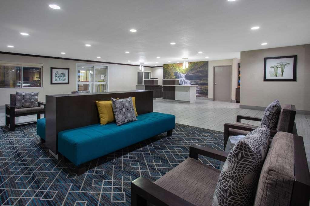 Hotel La Quinta & By Wyndham Starved Rock St Park