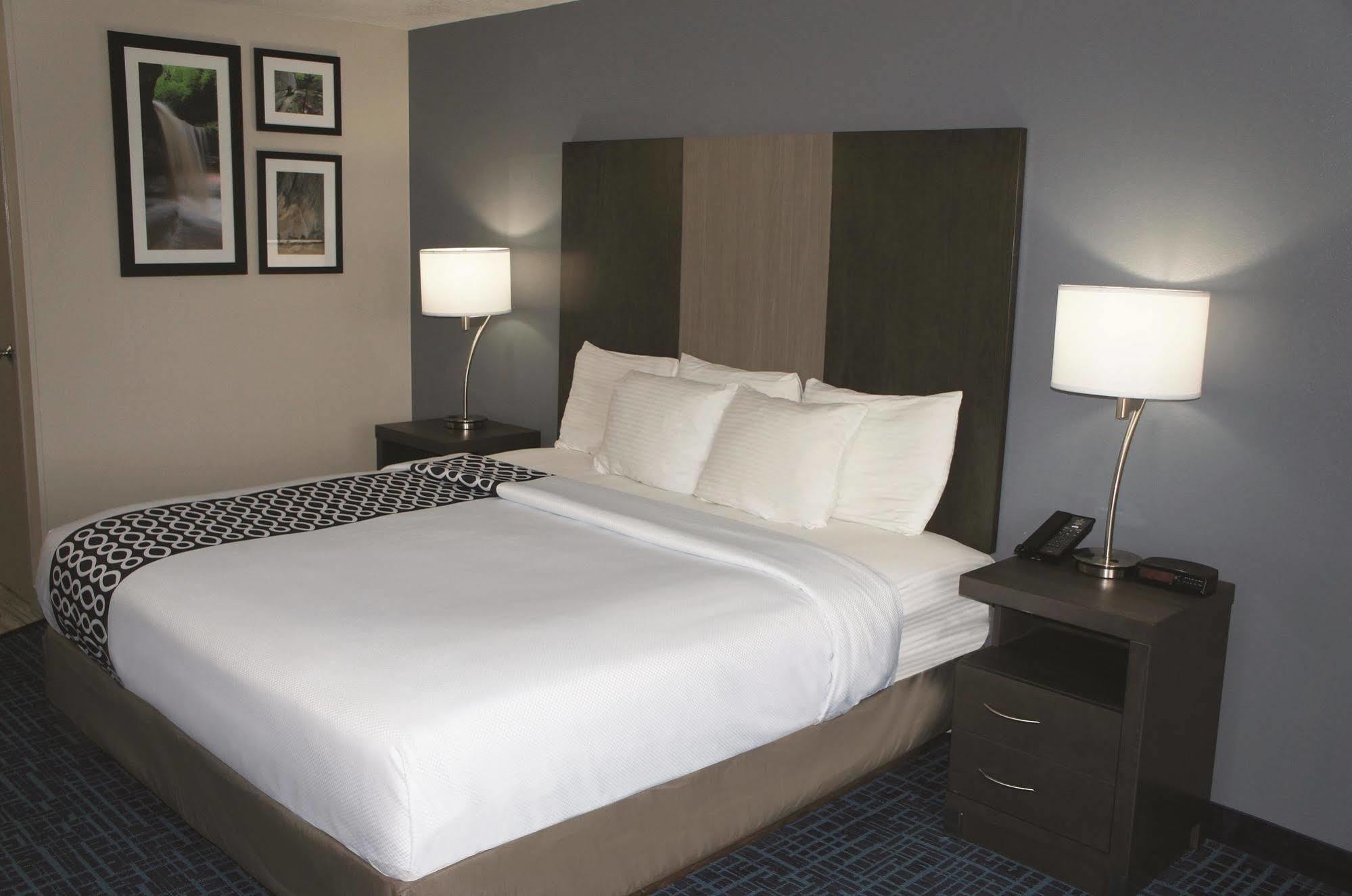 Hotel La Quinta & By Wyndham Starved Rock St Park Peru